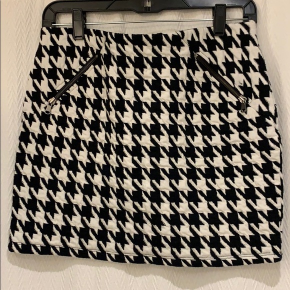 Zara Houndstooth Mini Skirt - Picture 2 of 6